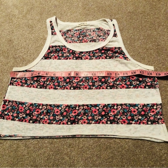 👀4/$25 Ardene XL Lightweight Floral burn out Crop Top - Picture 2 of 4